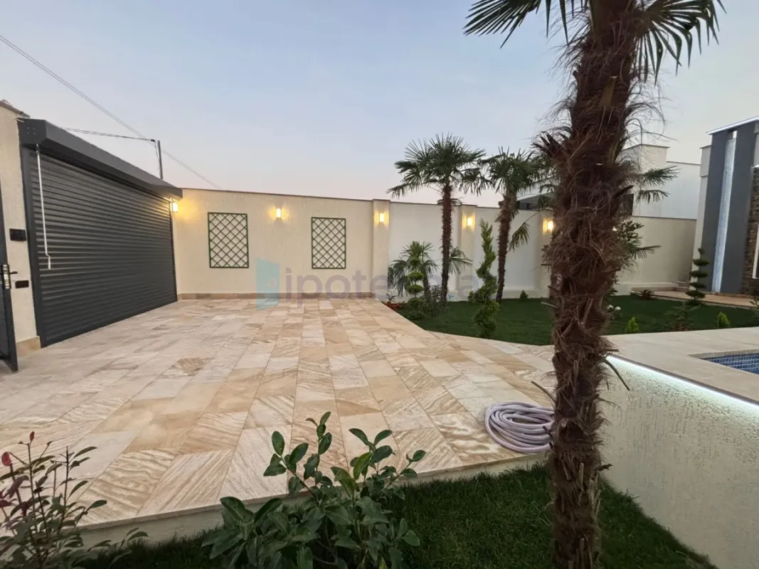 Satılır 4 otaqlı mənzil 160 m²