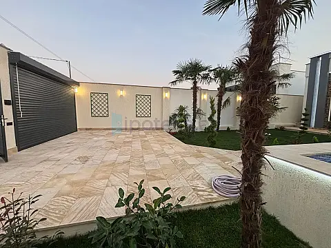 Satılır 4 otaqlı mənzil 160 m²