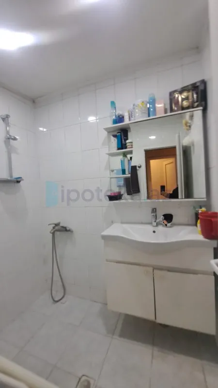 Satılır 3 otaqlı köhnə tikili 66.7 m²