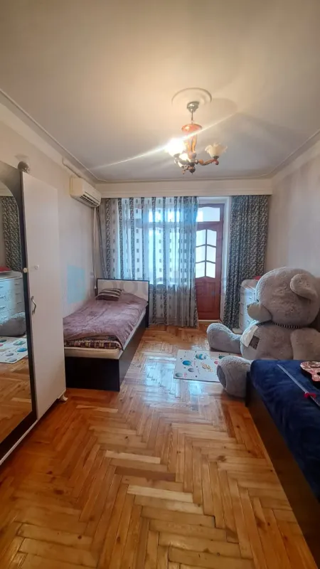 Satılır 3 otaqlı köhnə tikili 66.7 m²