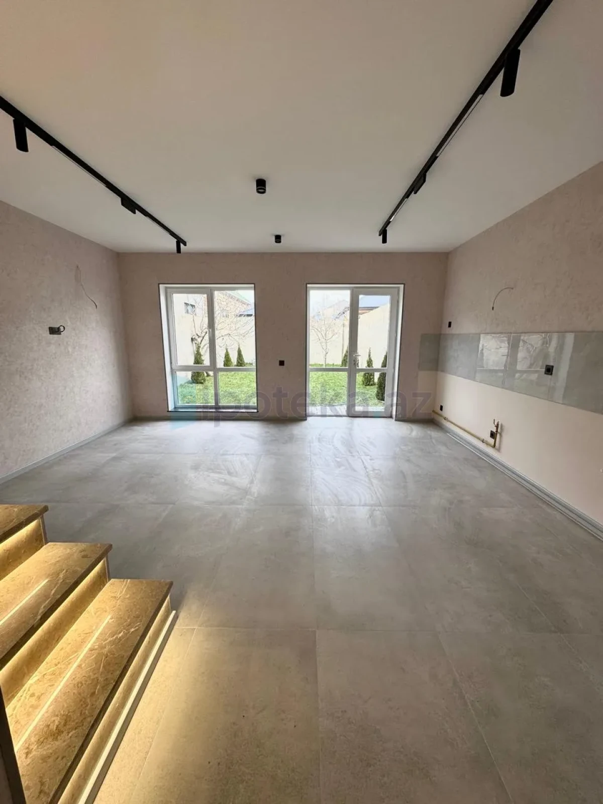 Satılır 1 otaqlı həyət evi 105 m²