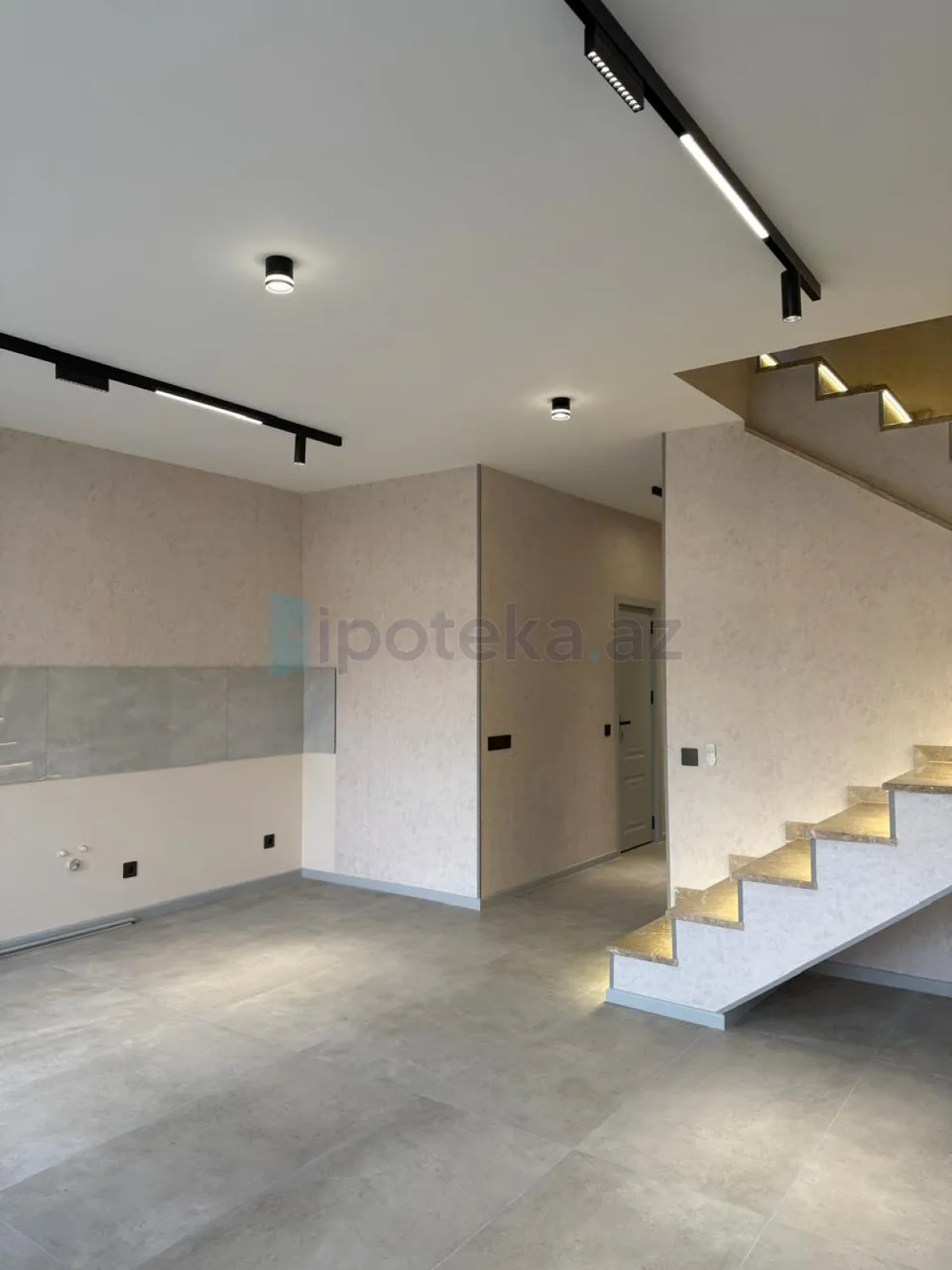 Satılır 1 otaqlı həyət evi 105 m²