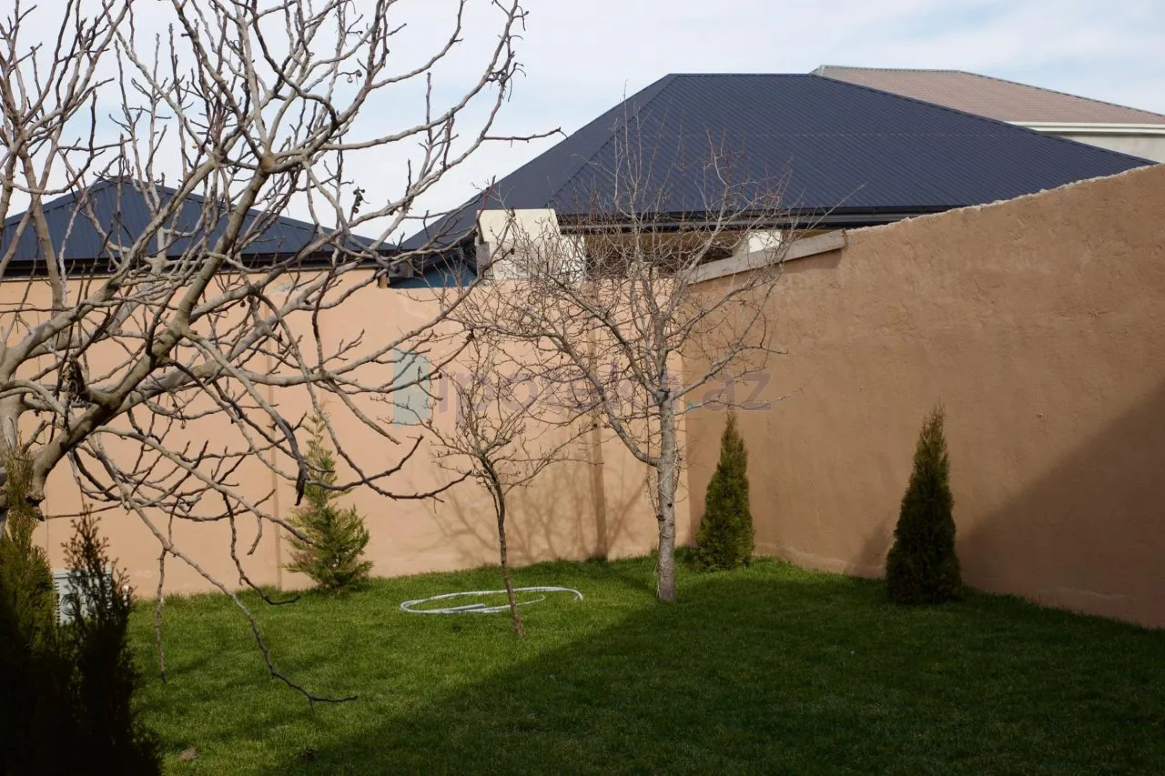 Satılır 1 otaqlı həyət evi 105 m²