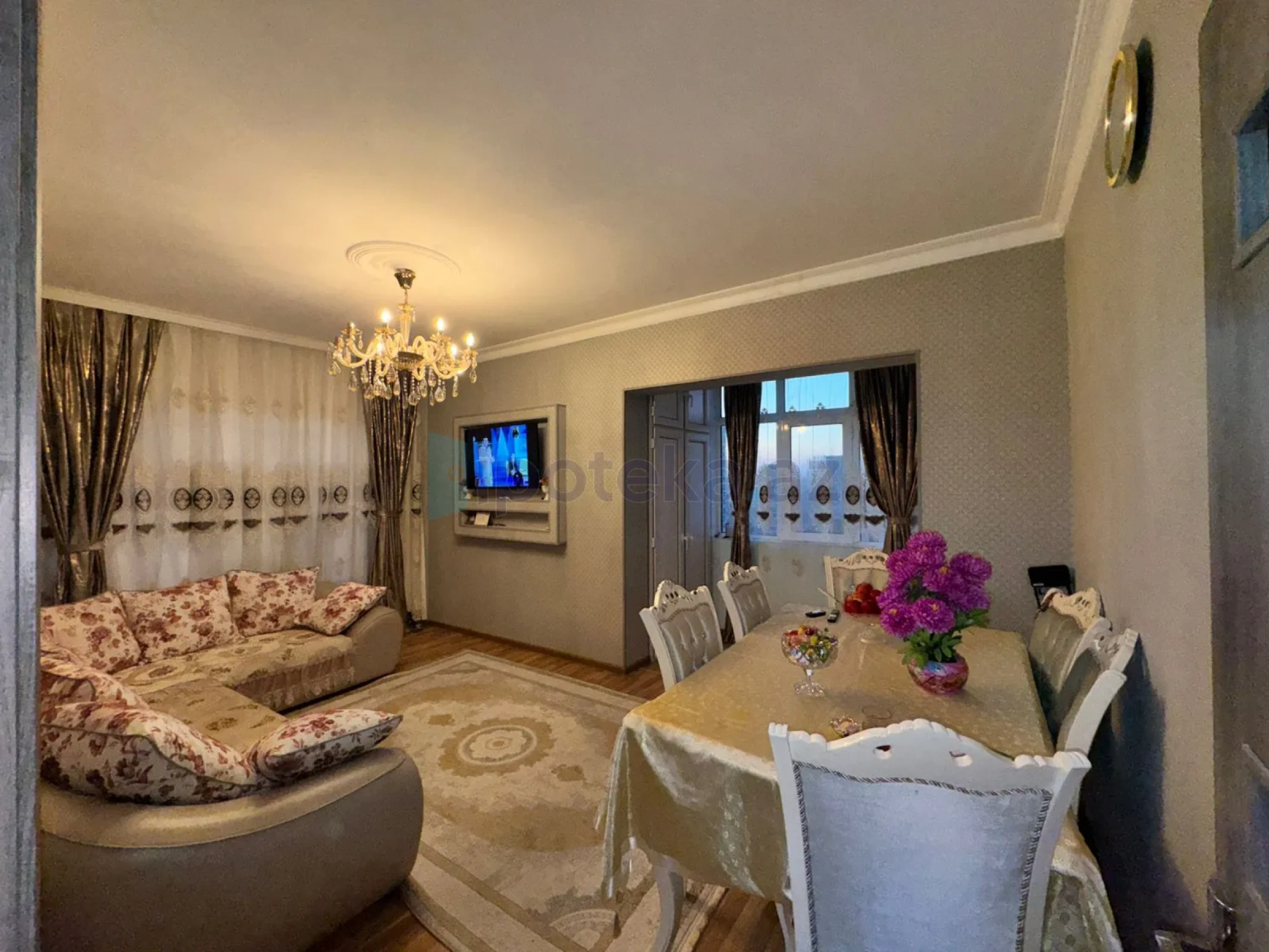 Satılır 2 otaqlı köhnə tikili 55 m²