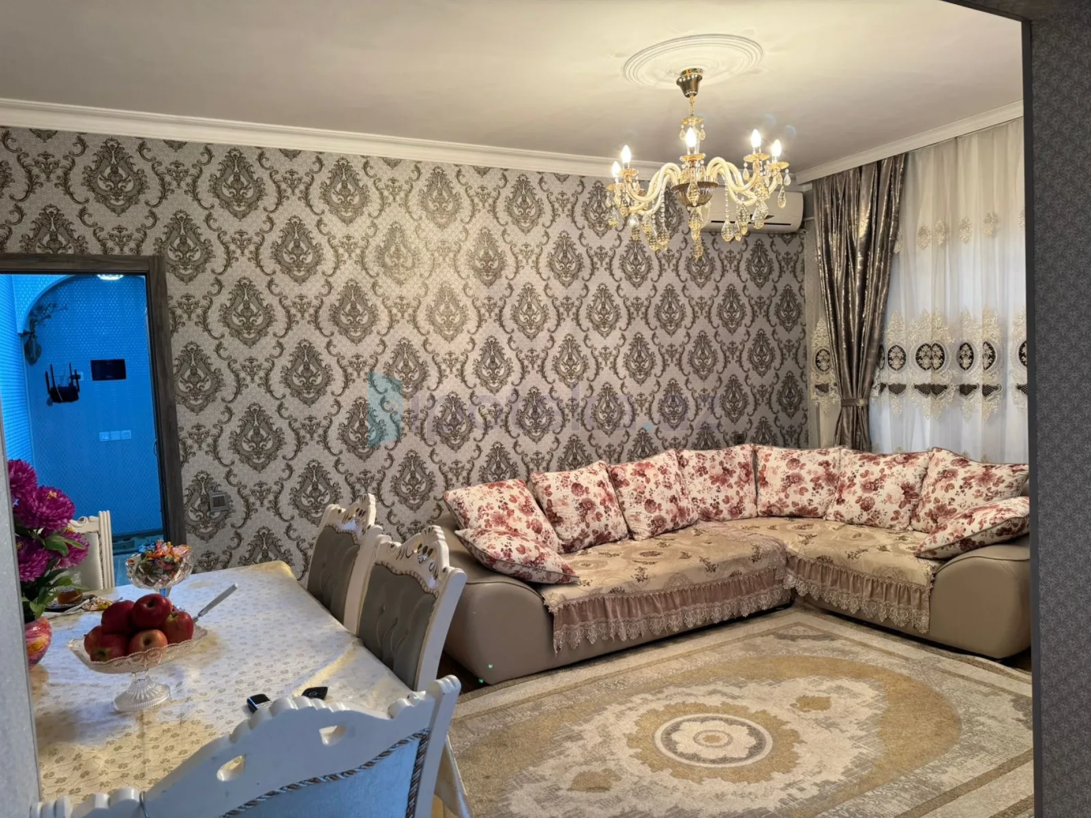 Satılır 2 otaqlı köhnə tikili 55 m²