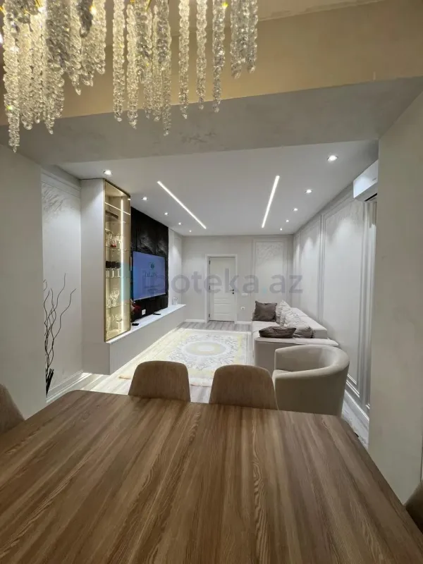 Satılır 4 otaqlı köhnə tikili 80 m²