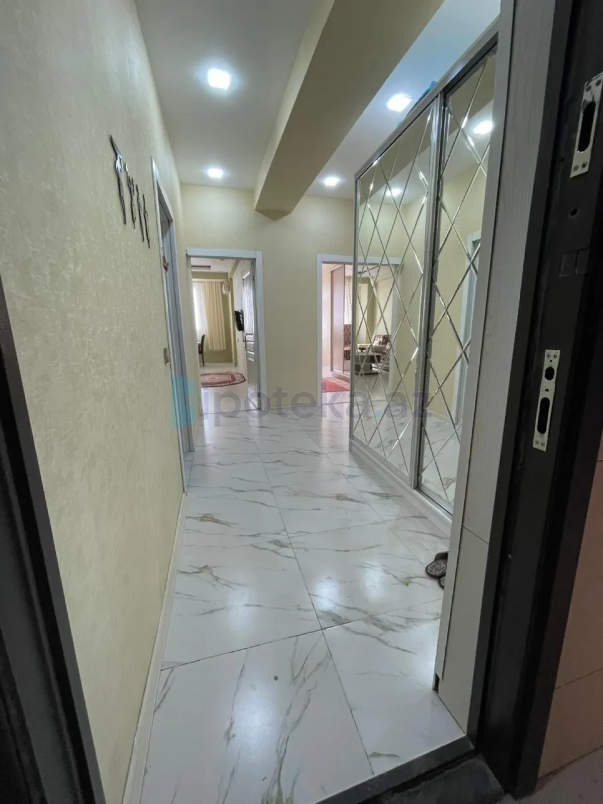 Satılır 2 otaqlı yeni tikili 61.8 m²