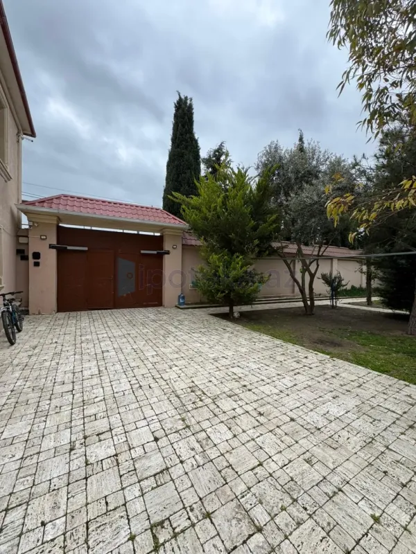 Satılır 8 otaqlı mənzil 450 m²