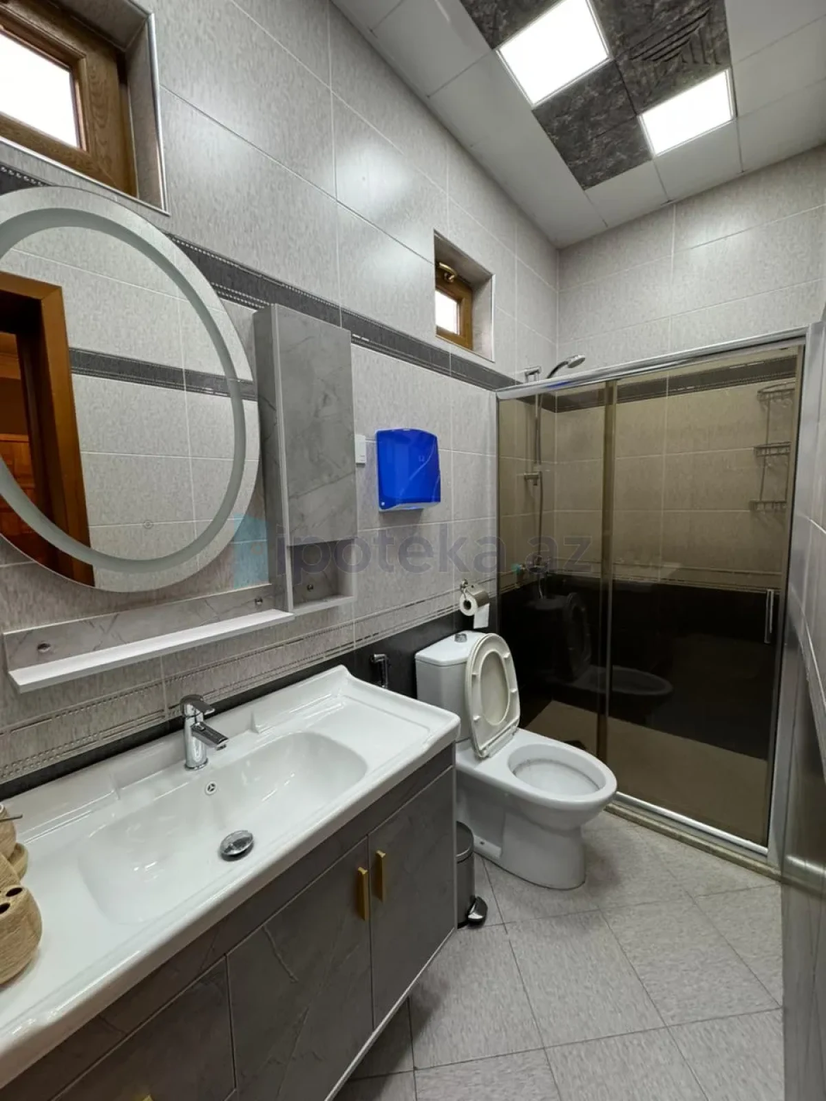 Satılır 8 otaqlı mənzil 450 m²