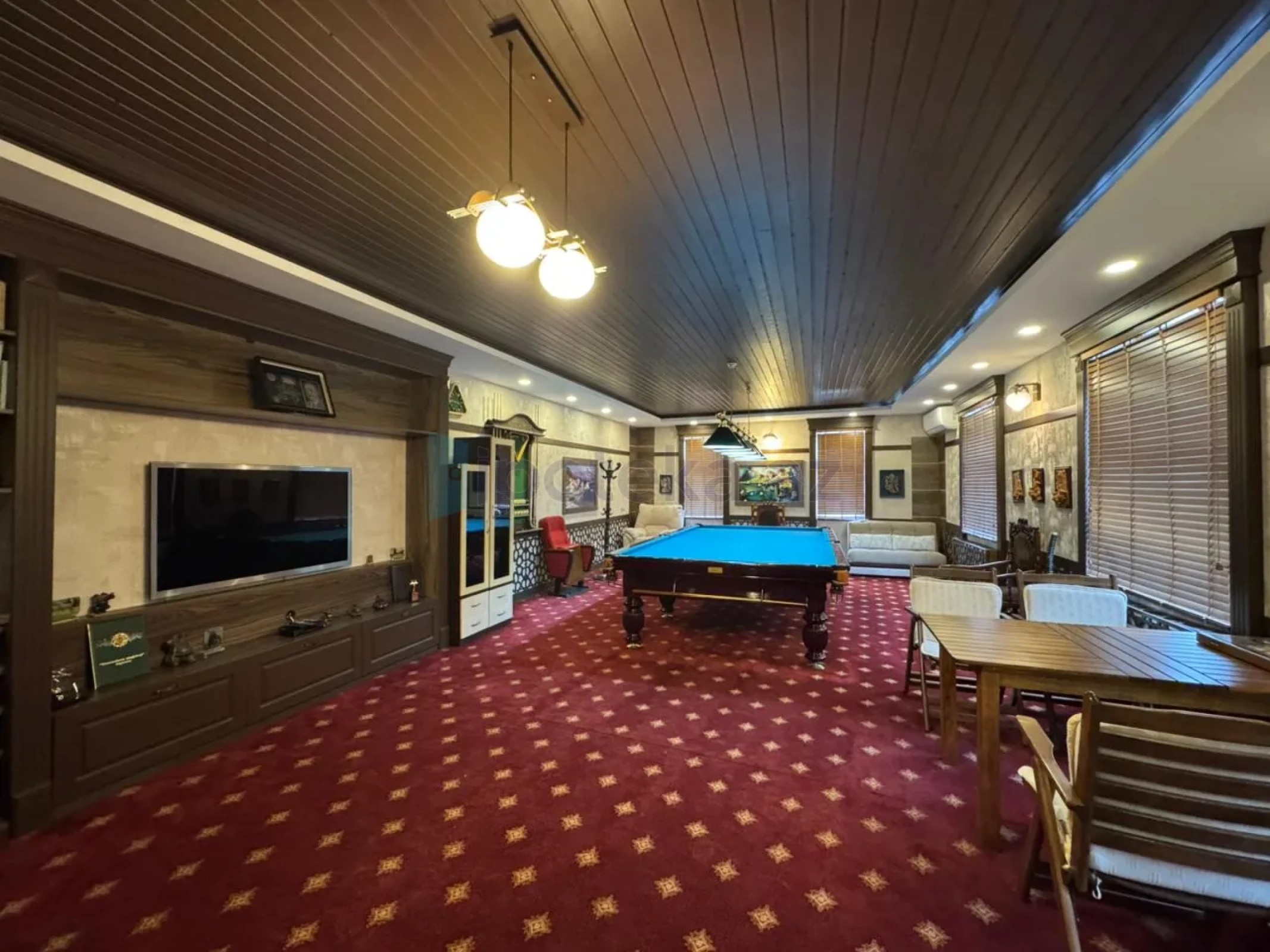 Satılır 8 otaqlı mənzil 450 m²