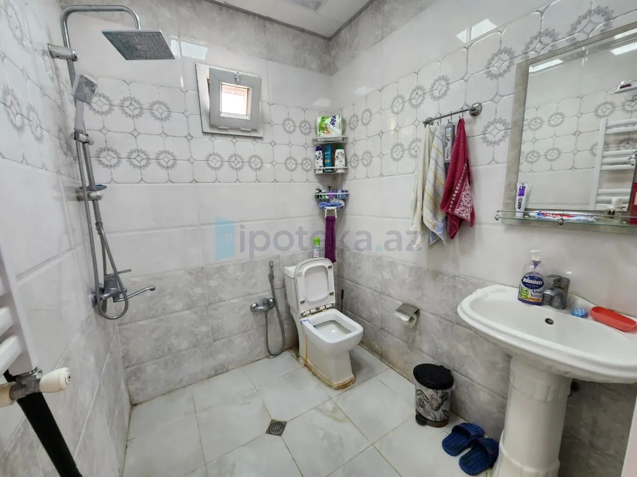 Satılır 5 otaqlı həyət evi 180 m²