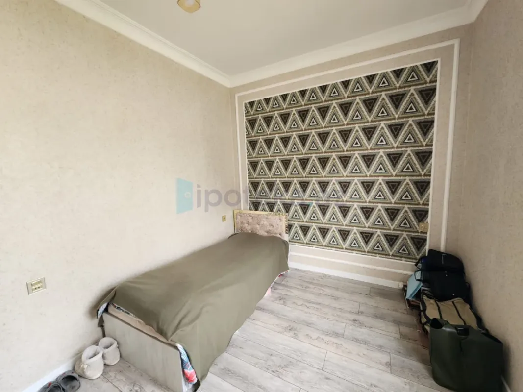 Satılır 5 otaqlı həyət evi 180 m²