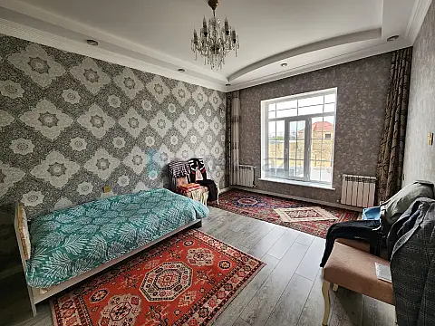 Satılır 5 otaqlı həyət evi 180 m²