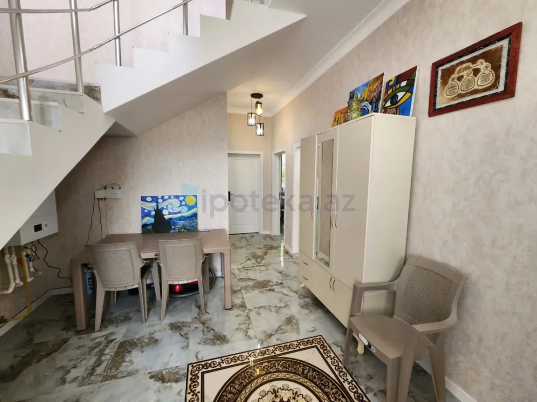 Satılır 5 otaqlı həyət evi 180 m²