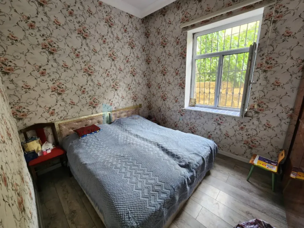 Satılır 5 otaqlı həyət evi 180 m²