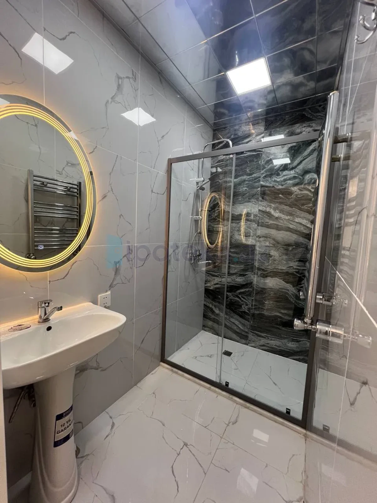 Satılır 2 otaqlı köhnə tikili 70 m²