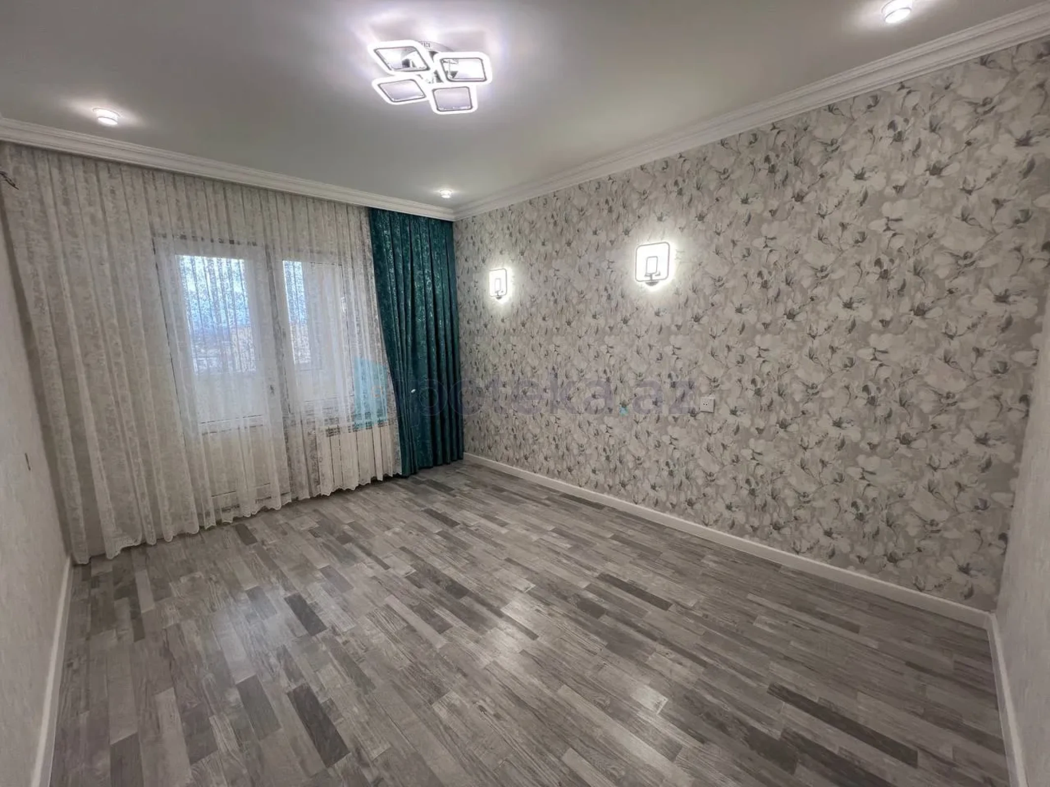 Satılır 2 otaqlı köhnə tikili 70 m²