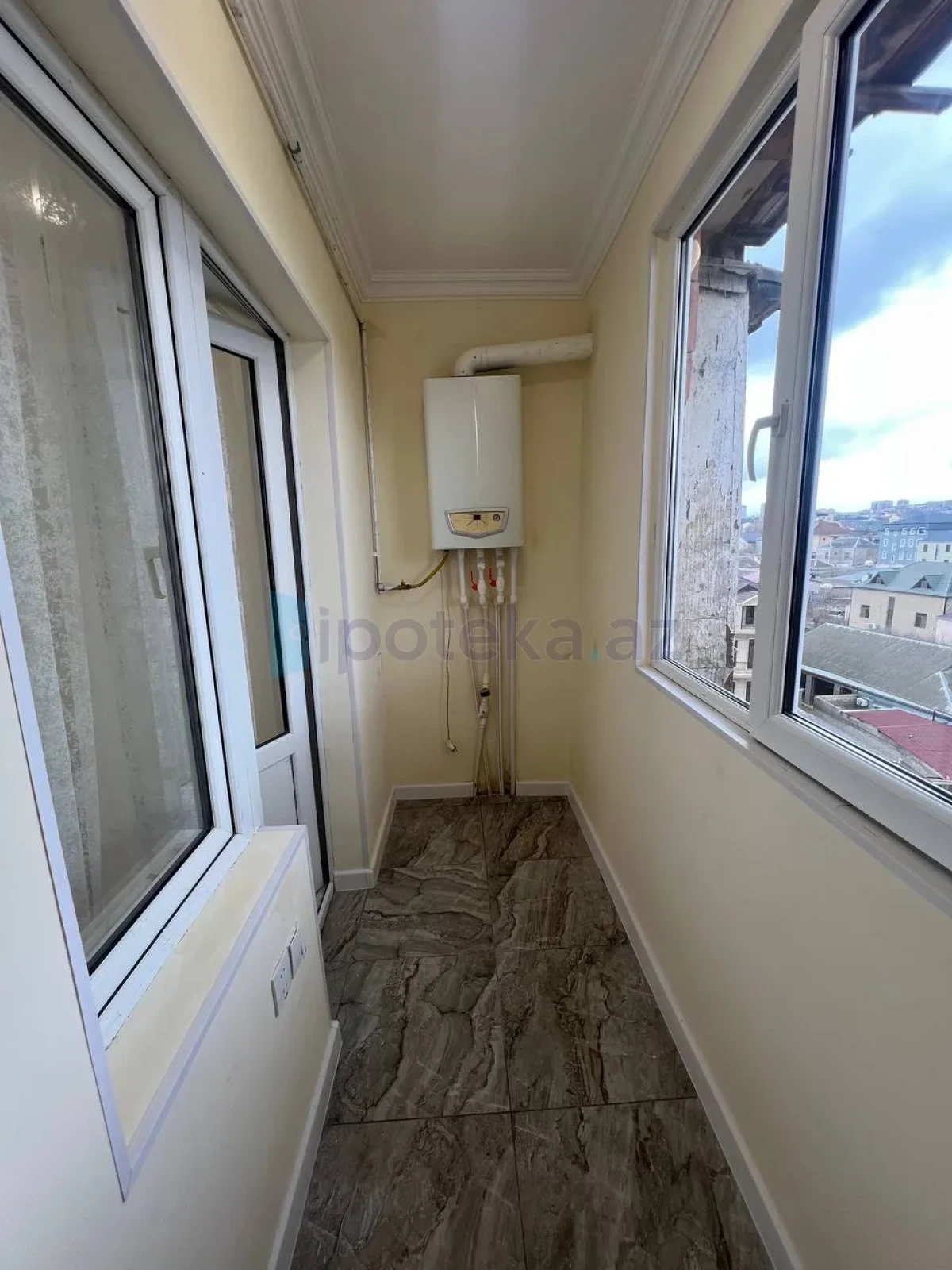 Satılır 2 otaqlı köhnə tikili 70 m²