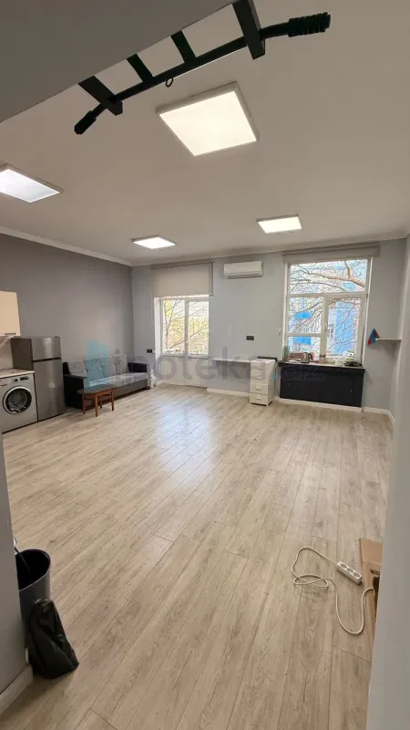 Satılır 1 otaqlı köhnə tikili 45 m²