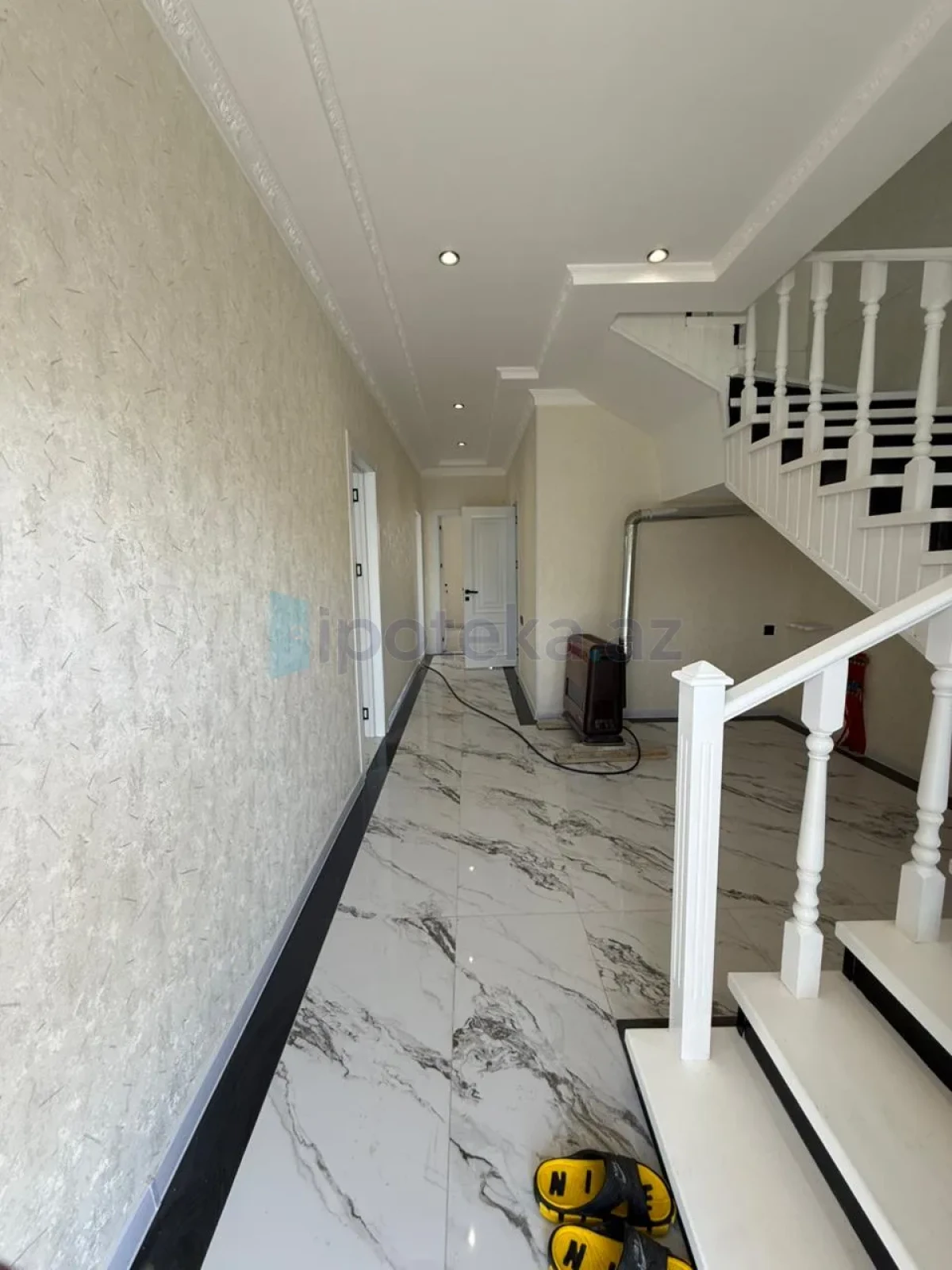 Satılır 6 otaqlı həyət evi 220 m²