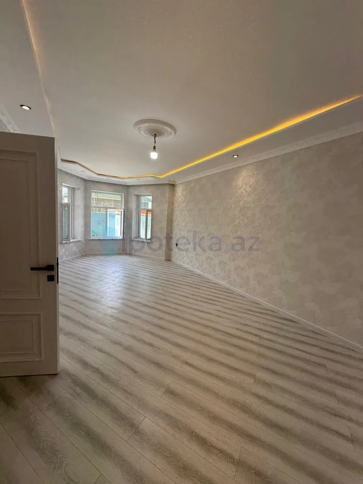 Satılır 6 otaqlı həyət evi 220 m²
