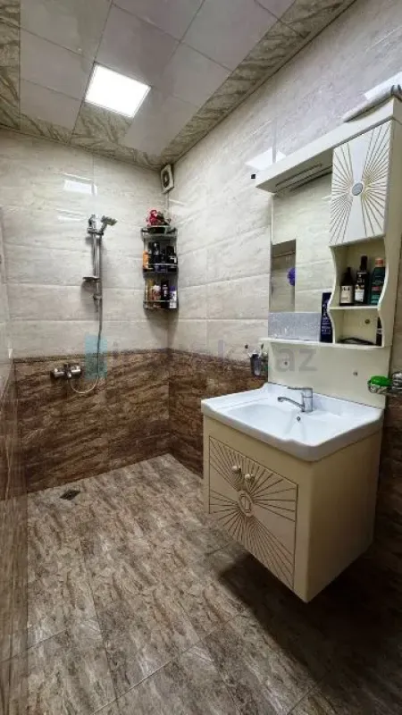 Satılır 3 otaqlı köhnə tikili 75 m²