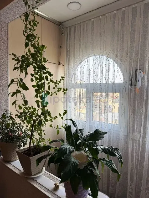 Satılır 3 otaqlı köhnə tikili 75 m²