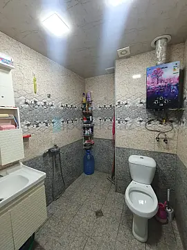 Satılır 2 otaqlı köhnə tikili 55 m²