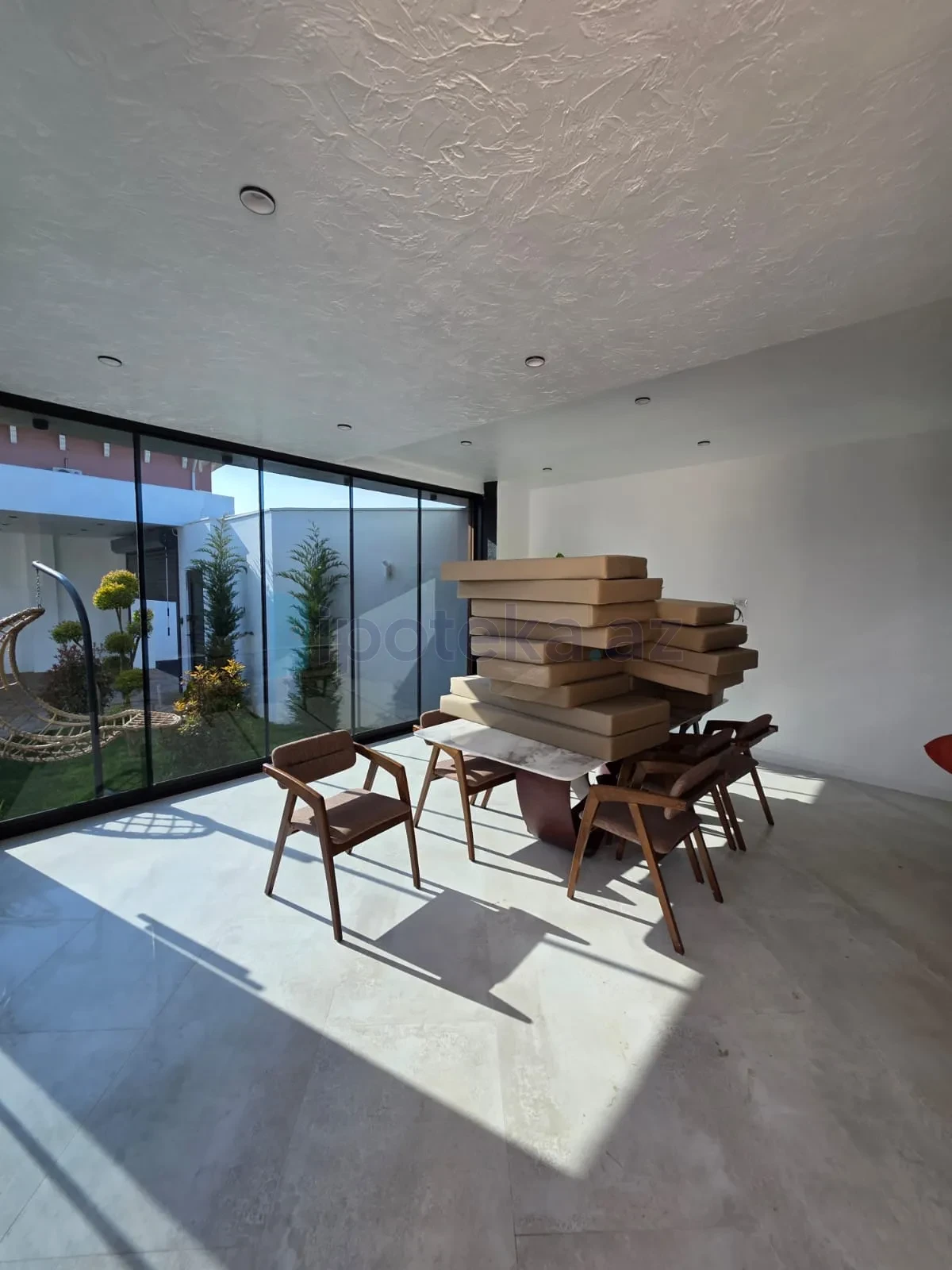 Satılır 5 otaqlı mənzil 220 m²