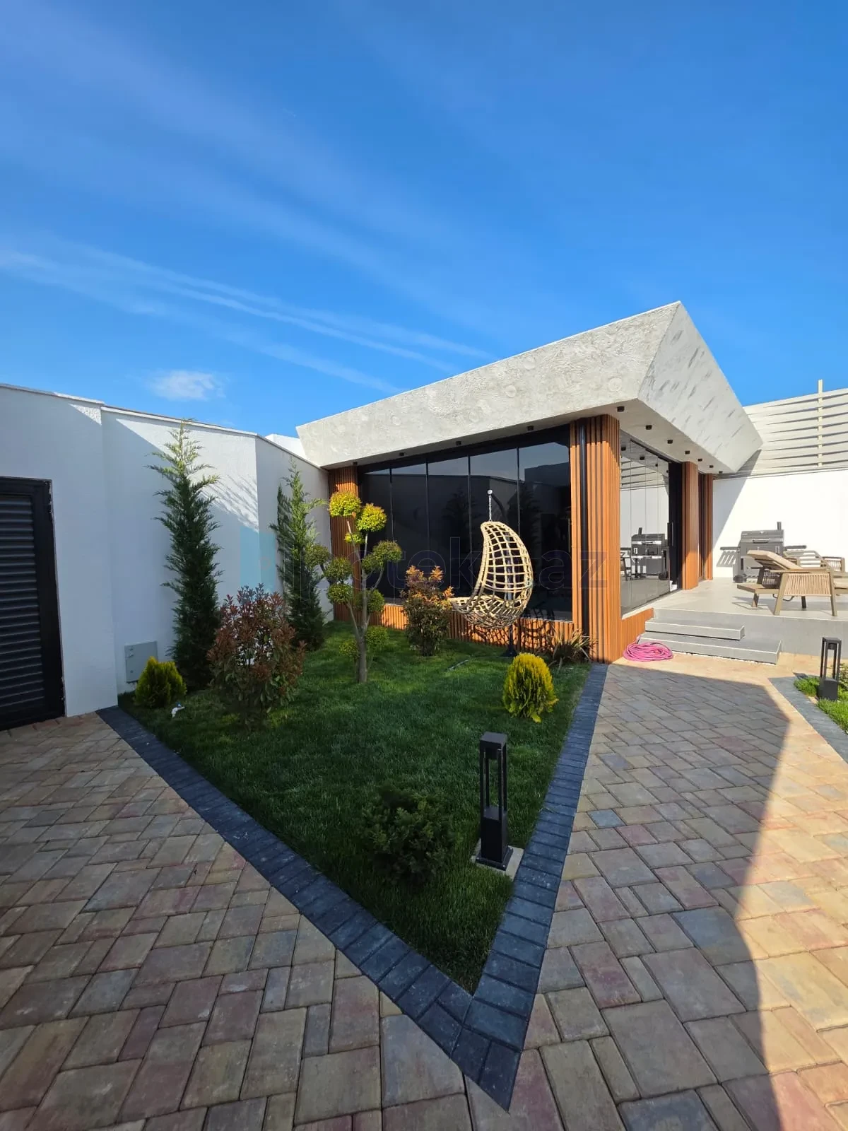 Satılır 5 otaqlı mənzil 220 m²