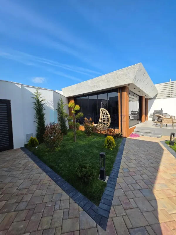 Satılır 5 otaqlı mənzil 220 m²