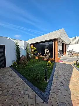 Satılır 5 otaqlı mənzil 220 m²