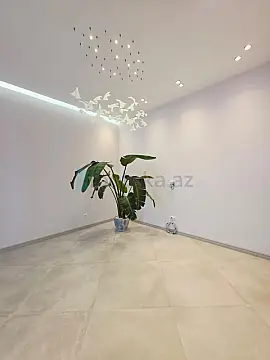 Satılır 5 otaqlı mənzil 220 m²
