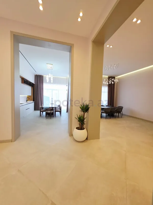 Satılır 5 otaqlı mənzil 220 m²