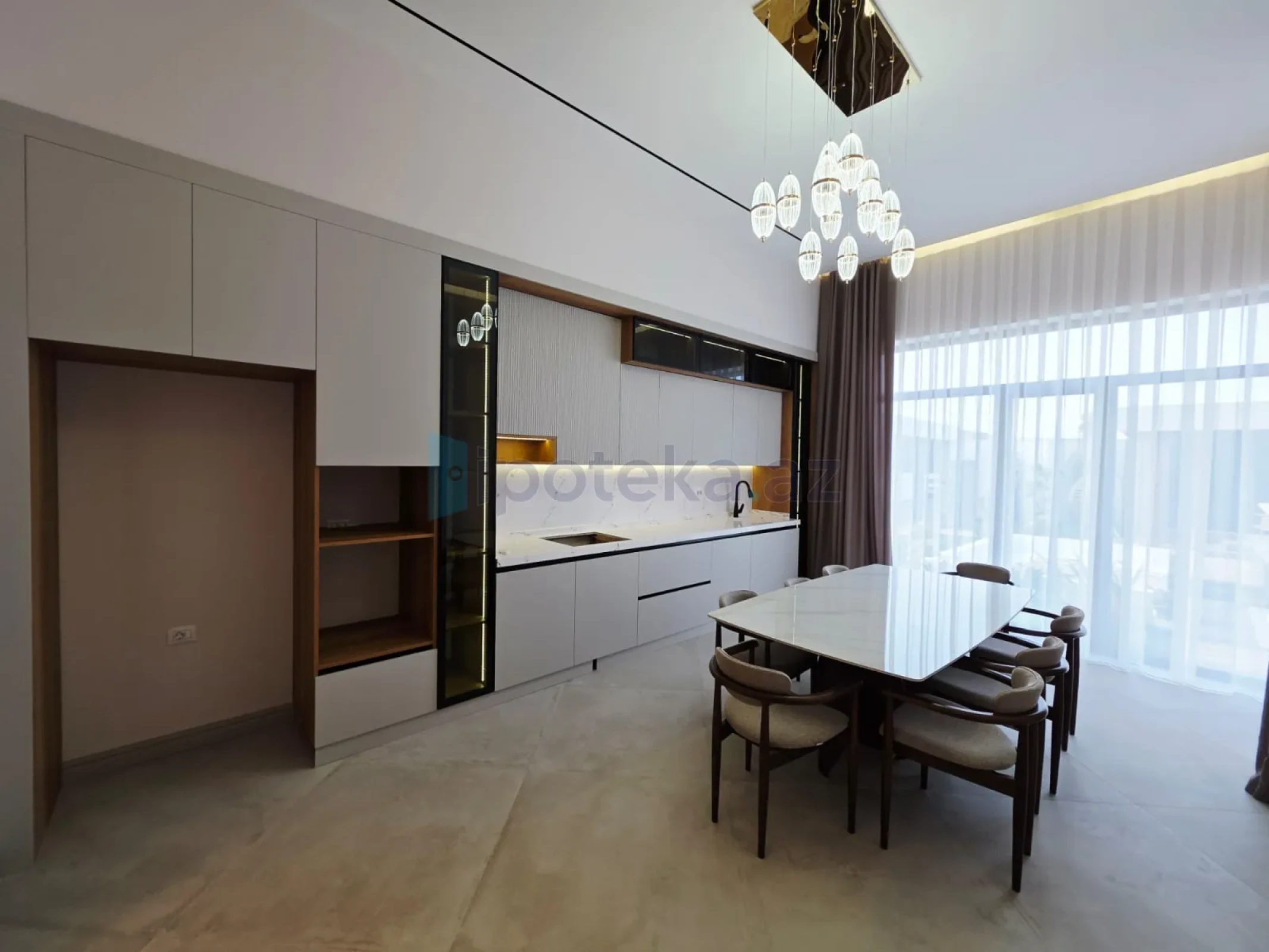 Satılır 5 otaqlı mənzil 220 m²