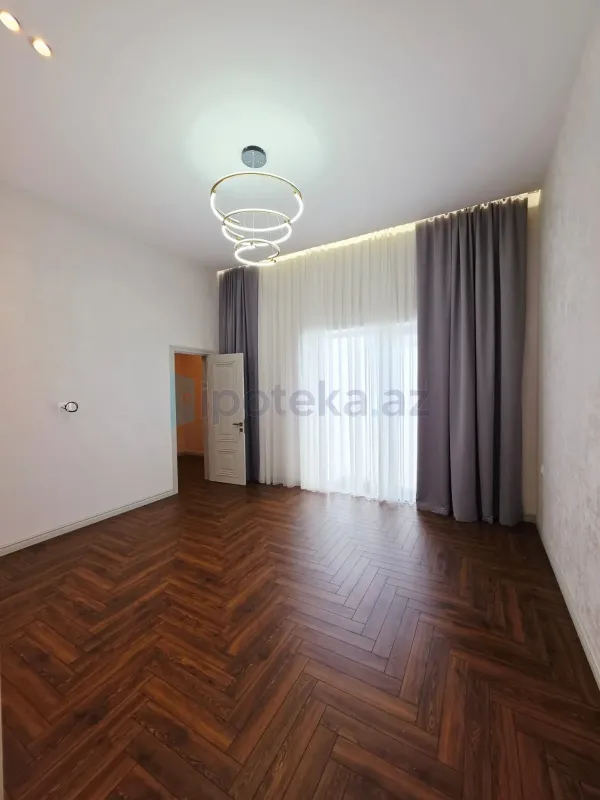 Satılır 5 otaqlı mənzil 220 m²