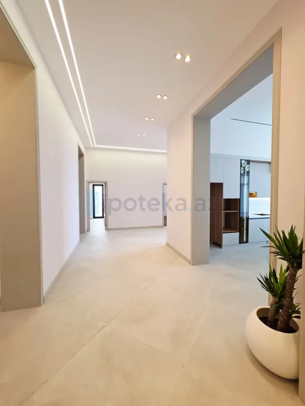 Satılır 5 otaqlı mənzil 220 m²