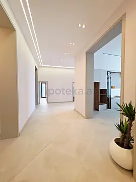 Satılır 5 otaqlı mənzil 220 m²
