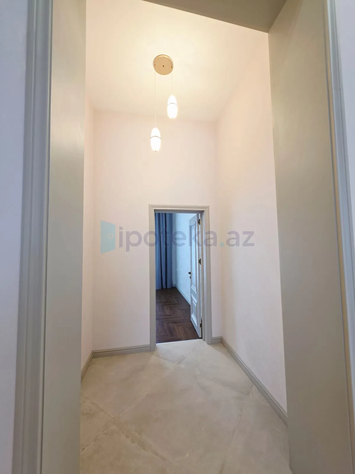 Satılır 5 otaqlı mənzil 220 m²