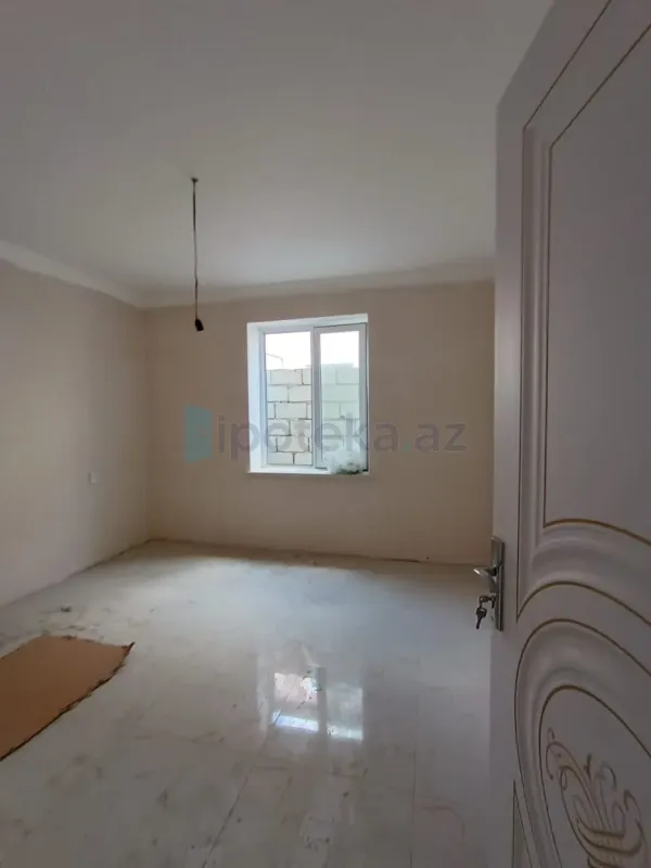 Satılır 6 otaqlı həyət evi 180 m²