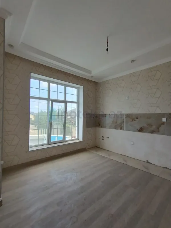 Satılır 6 otaqlı həyət evi 180 m²