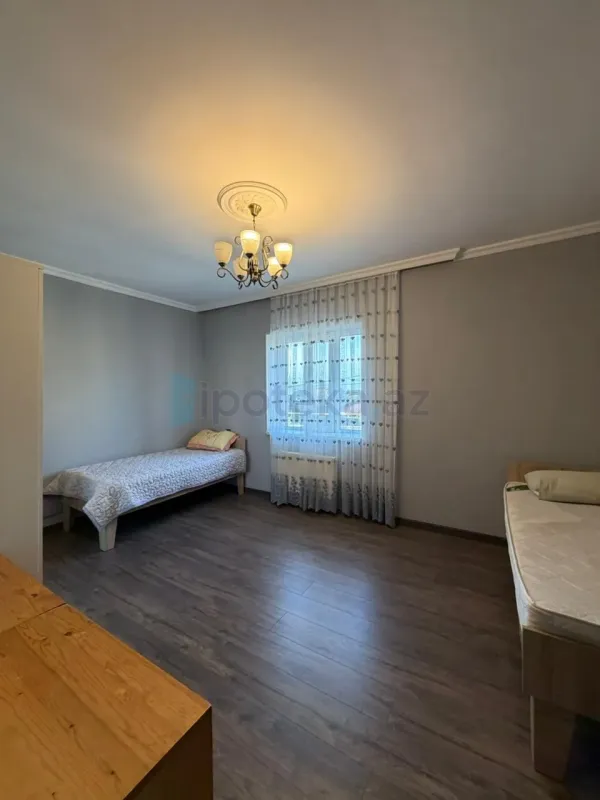 Satılır 6 otaqlı mənzil 220 m²