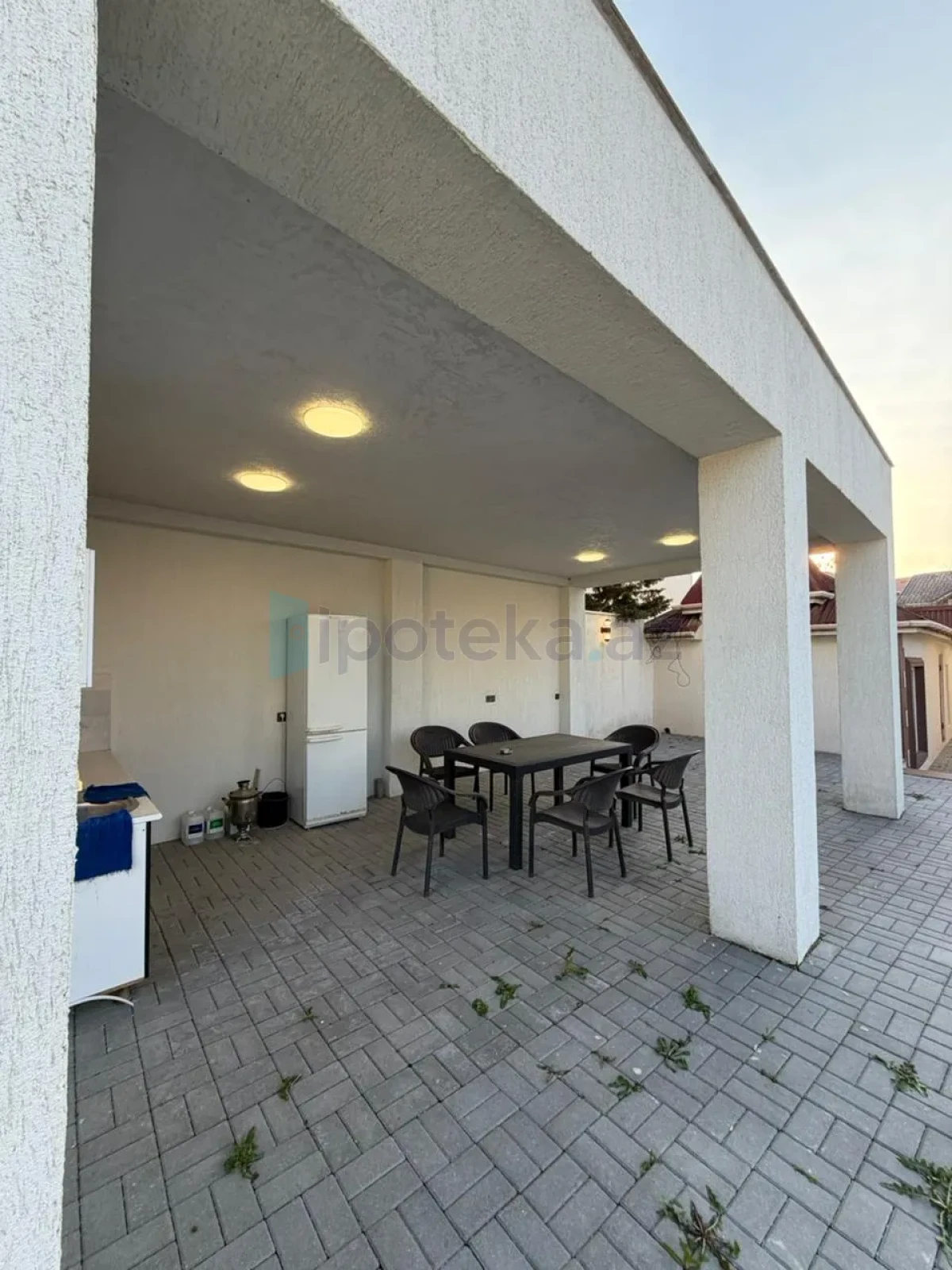 Satılır 6 otaqlı mənzil 220 m²