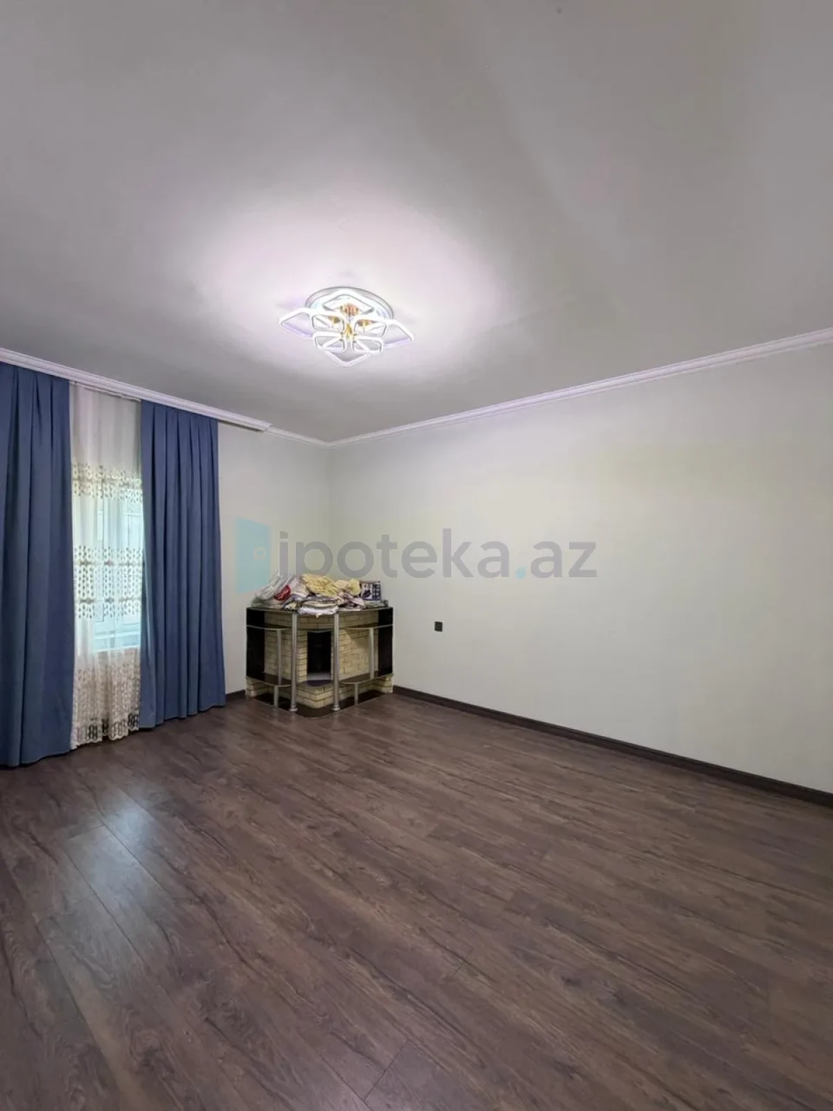 Satılır 6 otaqlı mənzil 220 m²