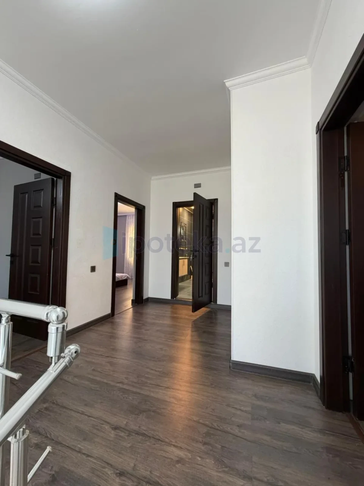 Satılır 6 otaqlı mənzil 220 m²