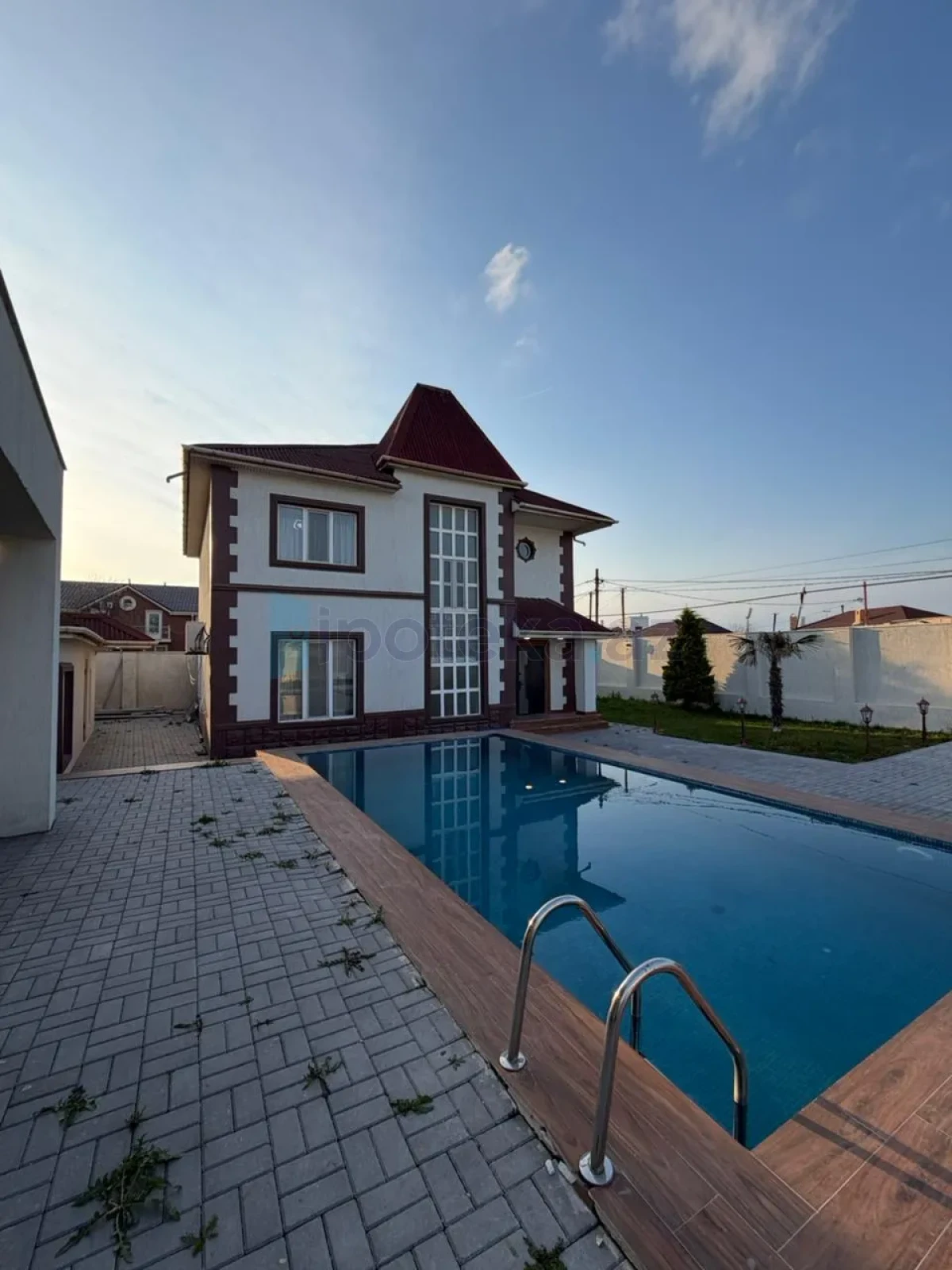 Satılır 6 otaqlı mənzil 220 m²