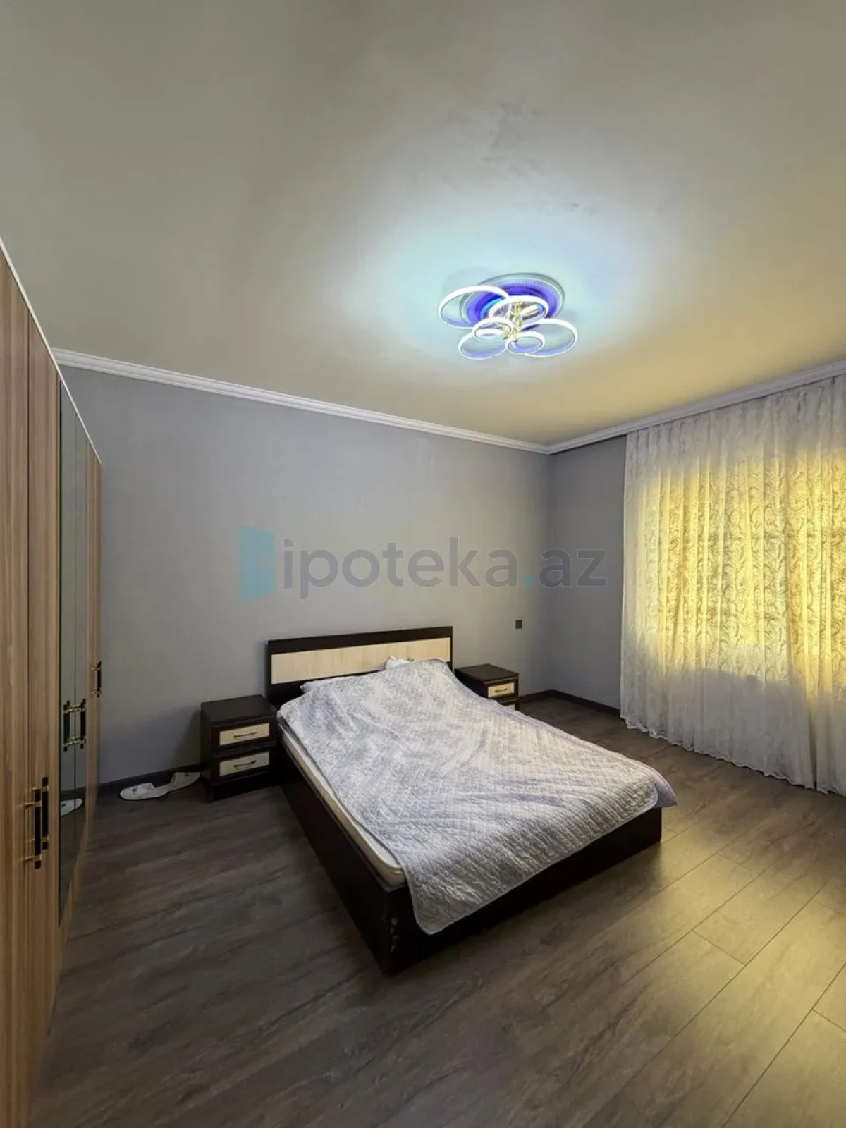 Satılır 6 otaqlı mənzil 220 m²