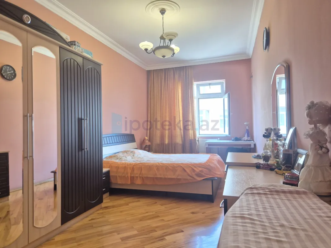Satılır 4 otaqlı yeni tikili 140 m²
