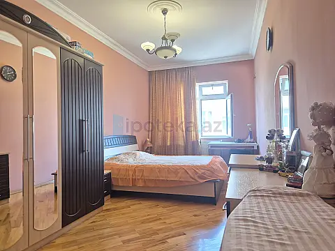 Satılır 4 otaqlı yeni tikili 140 m²