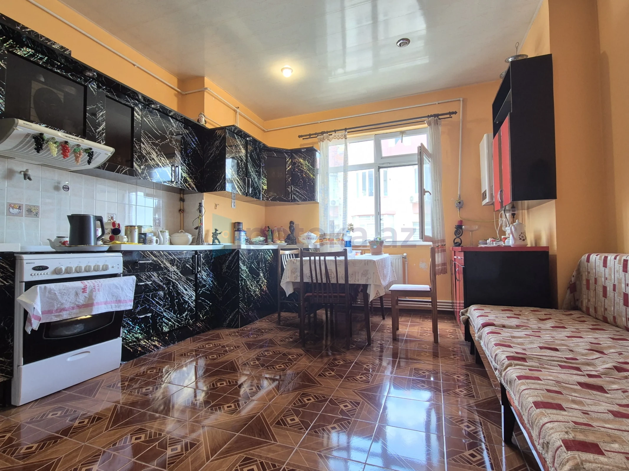 Satılır 4 otaqlı yeni tikili 140 m²